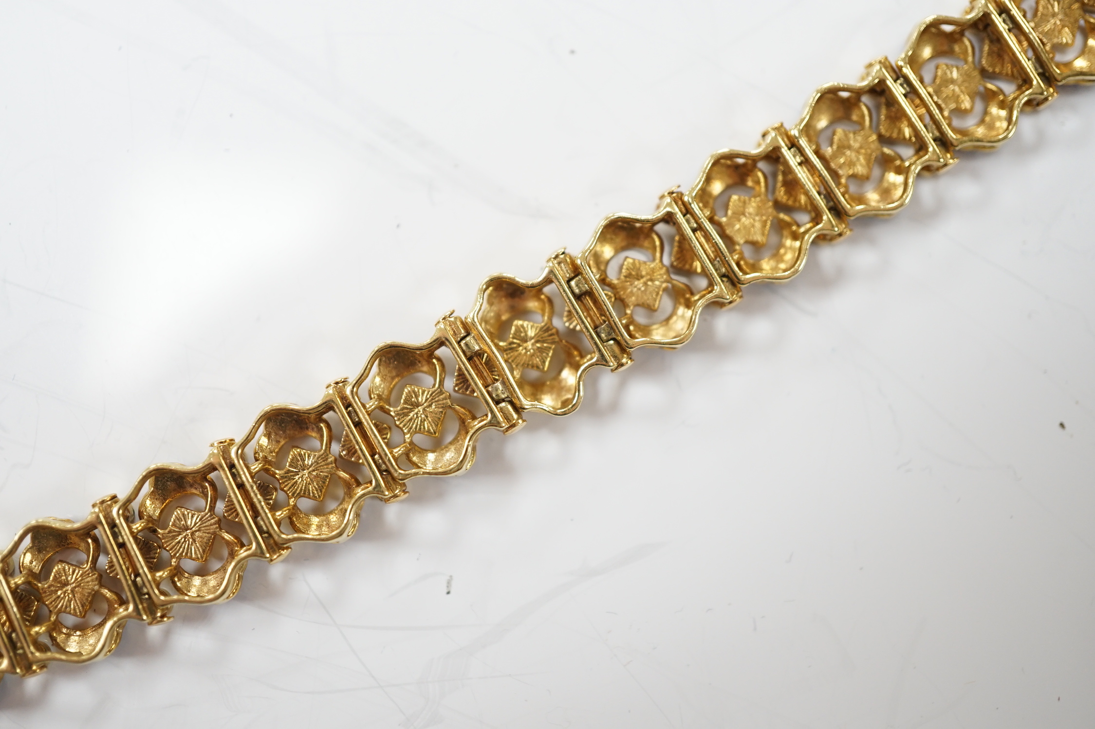 A 20th century Italian Uno-A-Erre 750 and two colour enamel set bracelet, 19cm, gross weight 33.4 grams.
